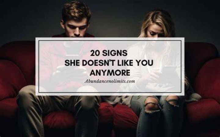 40+ Signs She Doesn't Want a Relationship with You Anymore