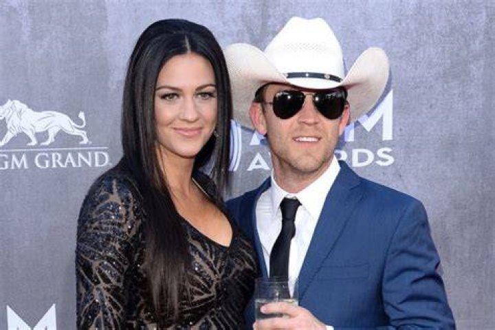 Justin Moore, Wife Kate Expecting Baby No. 4