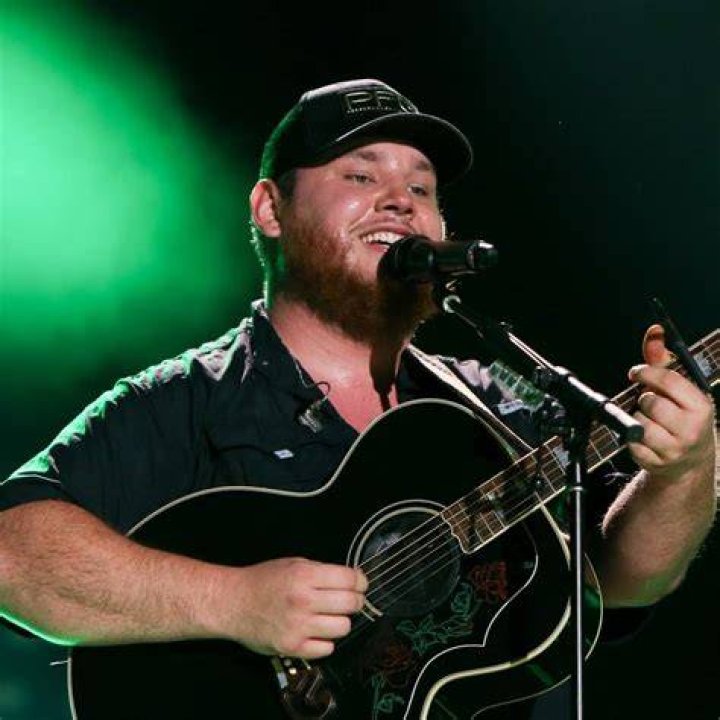 Luke Combs Jadwiga Abrams