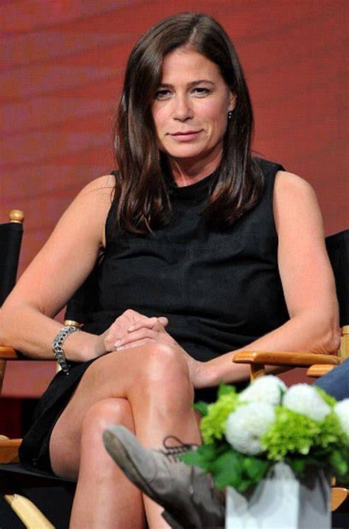 Maura Tierney Legs