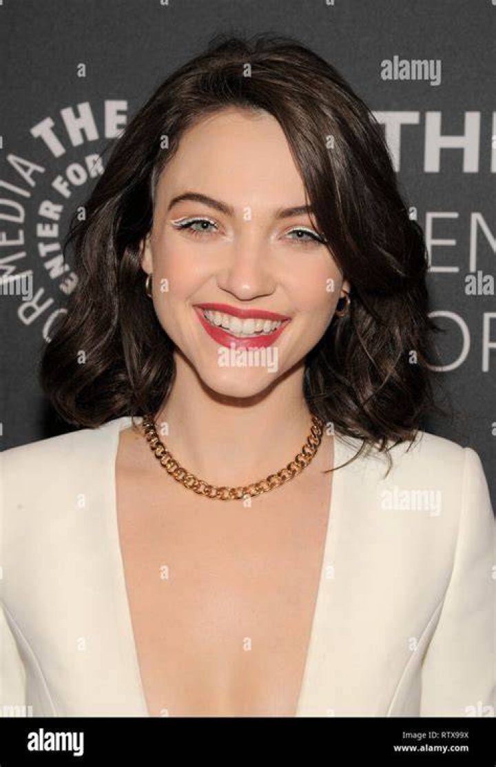 Violett Beane Random in 2019 Violett beane, Lady sybil, Portrait