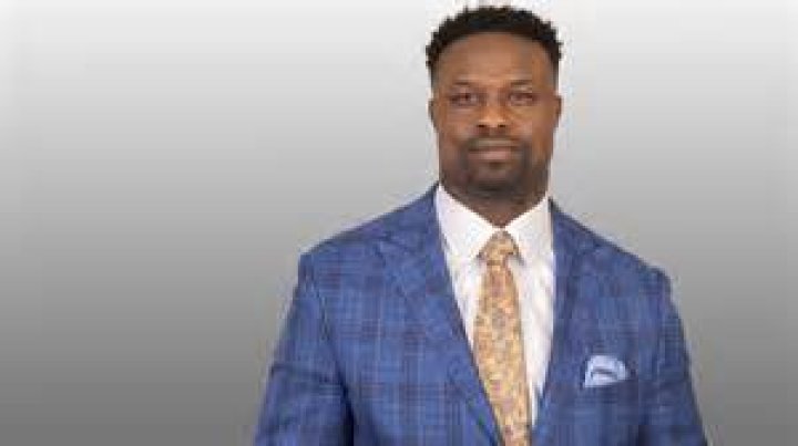 Who is Bart Scott ESPN analyst, his age, wife, salary, contract, net